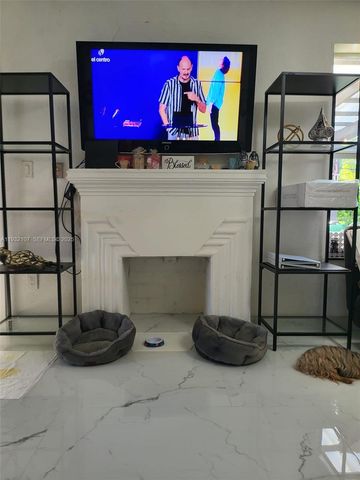 210 NE 110th St, Miami, FL 33161