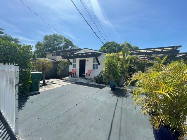 210 NE 110th St, Miami, FL 33161