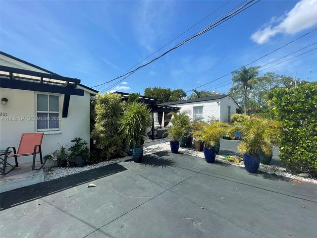 210 NE 110th St, Miami, FL 33161