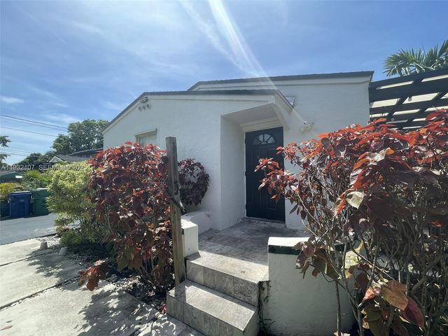 210 NE 110th St, Miami, FL 33161