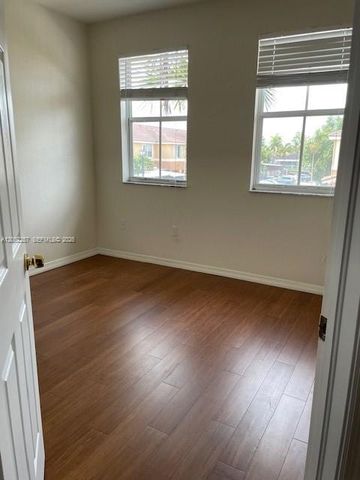10850 SW 243rd Ln, Homestead, FL 33032
