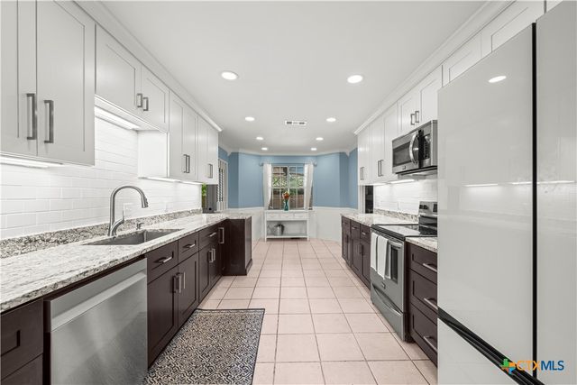 208 Red Oak Drive, Harker Heights, TX 76548