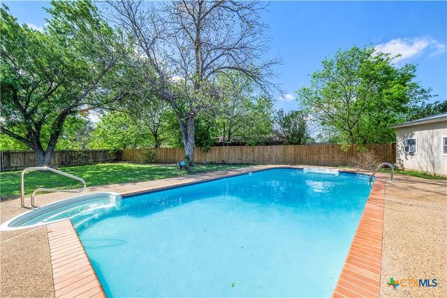 208 Red Oak Drive, Harker Heights, TX 76548