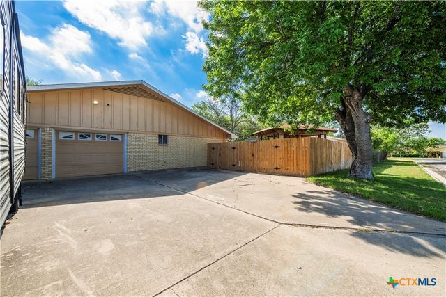 208 Red Oak Drive, Harker Heights, TX 76548