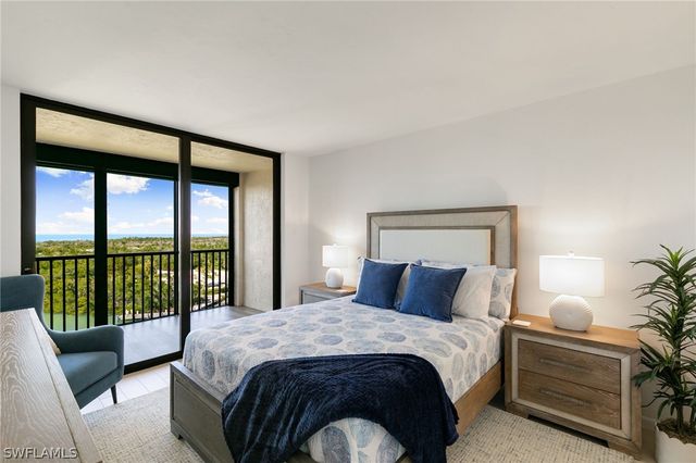 17 Bluebill AVE 604, Naples, FL 34108