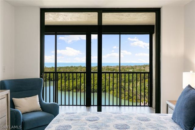 17 Bluebill AVE 604, Naples, FL 34108