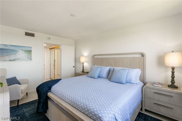 17 Bluebill AVE 604, Naples, FL 34108