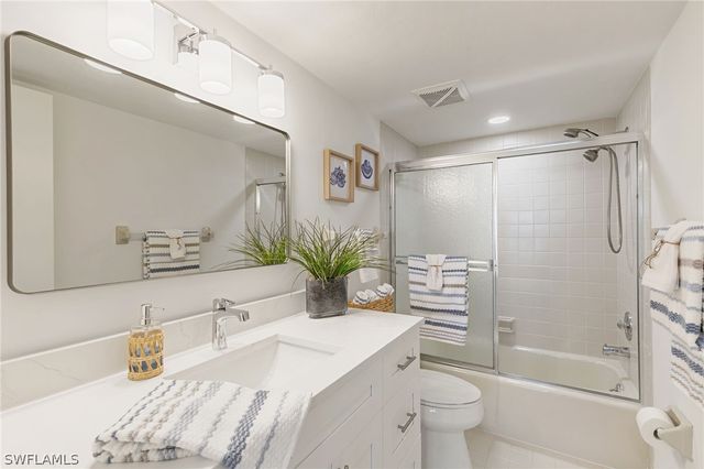 17 Bluebill AVE 604, Naples, FL 34108