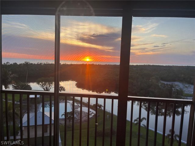 17 Bluebill AVE 604, Naples, FL 34108