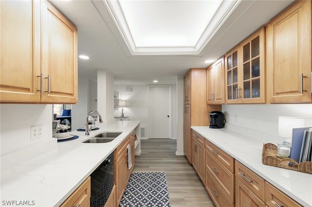 17 Bluebill AVE 604, Naples, FL 34108