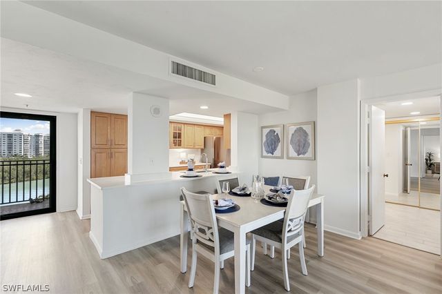 17 Bluebill AVE 604, Naples, FL 34108