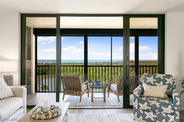 17 Bluebill AVE 604, Naples, FL 34108