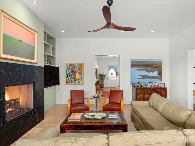 206 Kelmscott Lane, Asheville, NC 28803