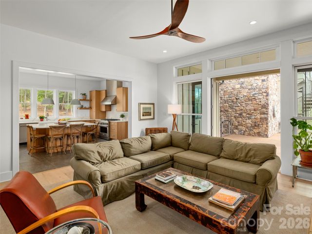 206 Kelmscott Lane, Asheville, NC 28803
