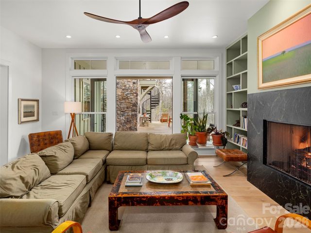 206 Kelmscott Lane, Asheville, NC 28803