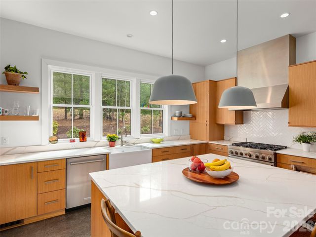 206 Kelmscott Lane, Asheville, NC 28803