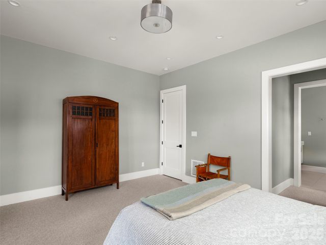 206 Kelmscott Lane, Asheville, NC 28803