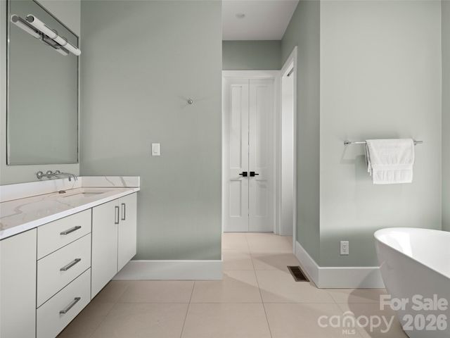 206 Kelmscott Lane, Asheville, NC 28803