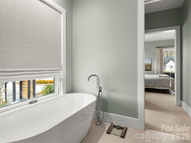 206 Kelmscott Lane, Asheville, NC 28803