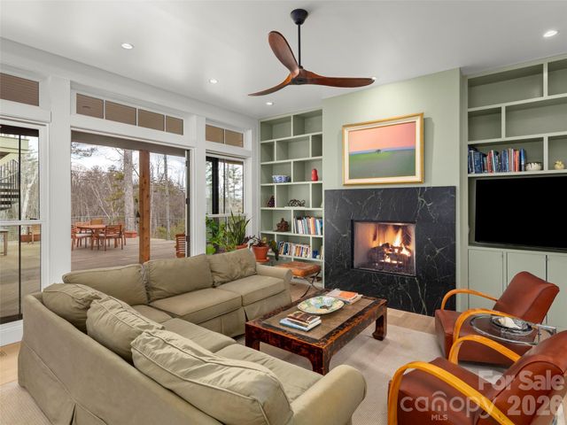 206 Kelmscott Lane, Asheville, NC 28803