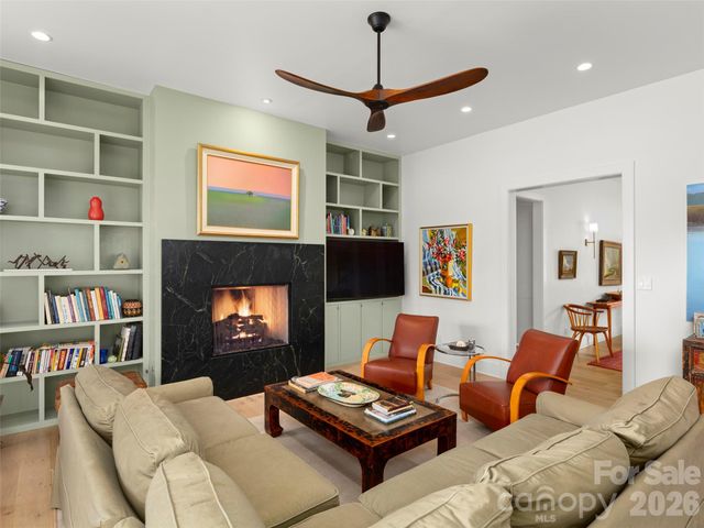 206 Kelmscott Lane, Asheville, NC 28803