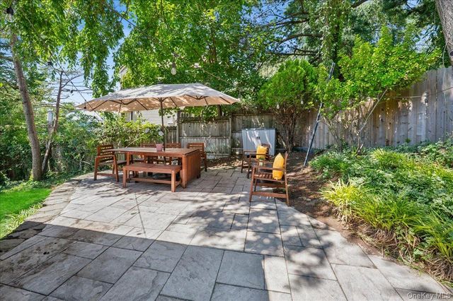 12 Livingston Avenue, Dobbs Ferry, NY 10522