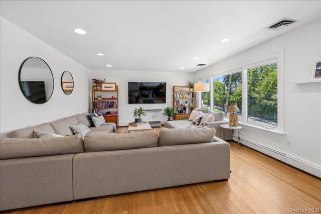 12 Livingston Avenue, Dobbs Ferry, NY 10522