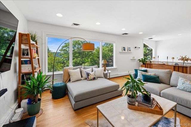 12 Livingston Avenue, Dobbs Ferry, NY 10522