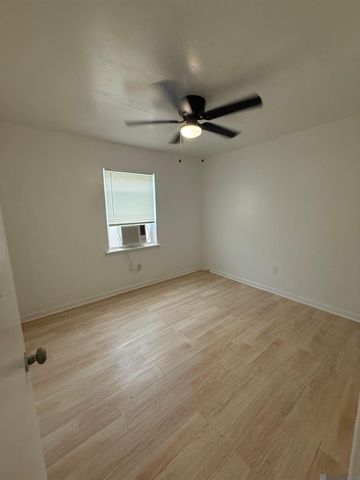 2041-2043 Helm Dr, Baton Rouge, LA 70820