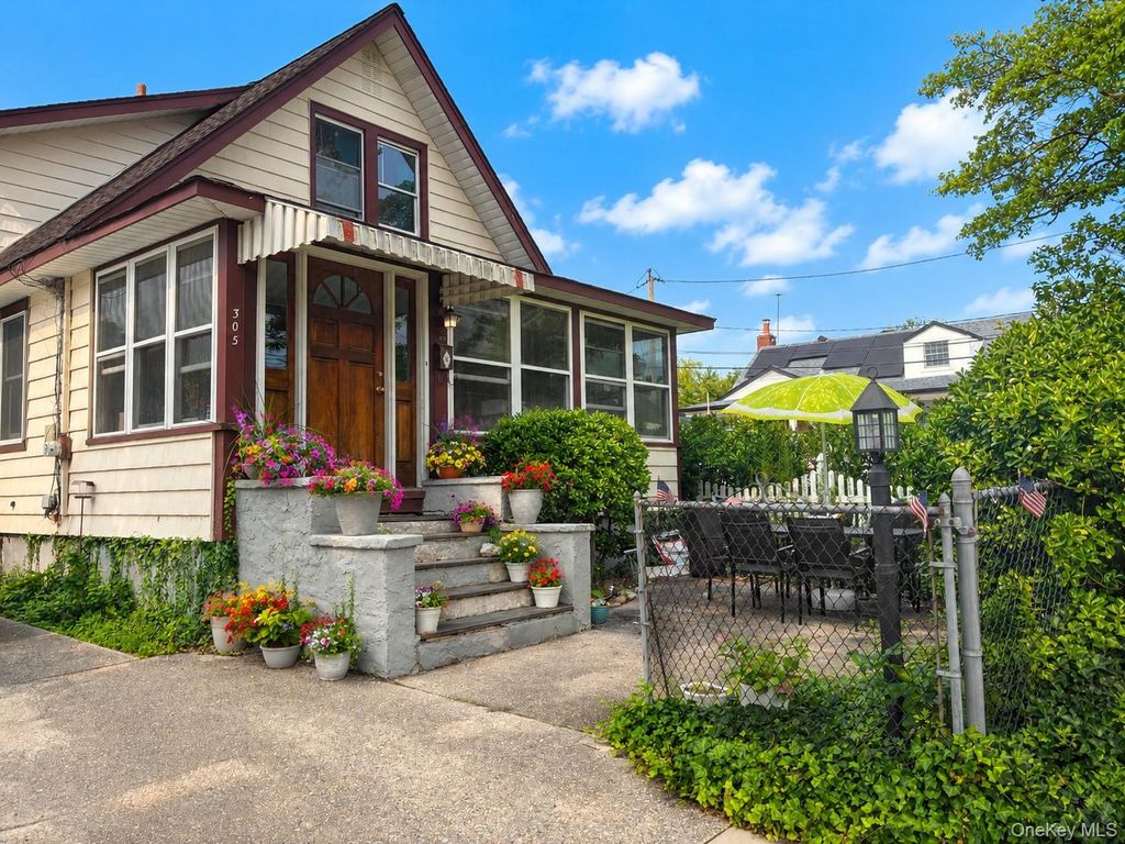 305 Bayville Avenue, Bayville, NY 11709 — exterior