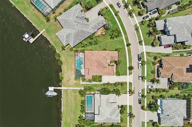 823 MANNS HARBOR DRIVE, Apollo Beach, FL 33572