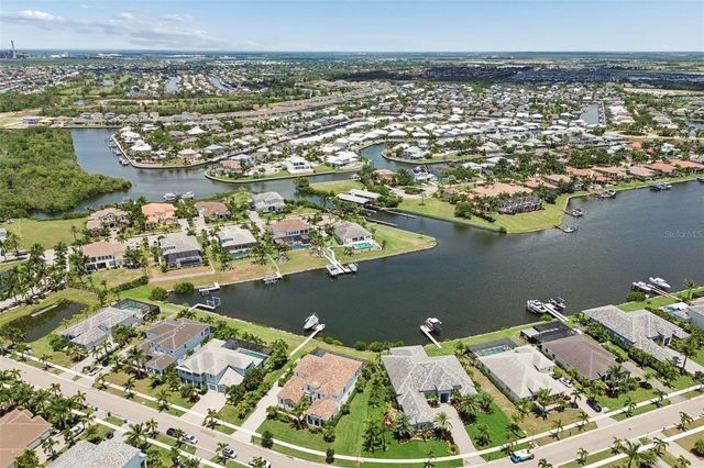 823 MANNS HARBOR DRIVE, Apollo Beach, FL 33572
