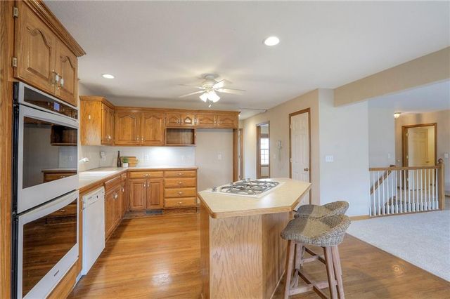 1105 Creekside Court, Raymore, MO 64083