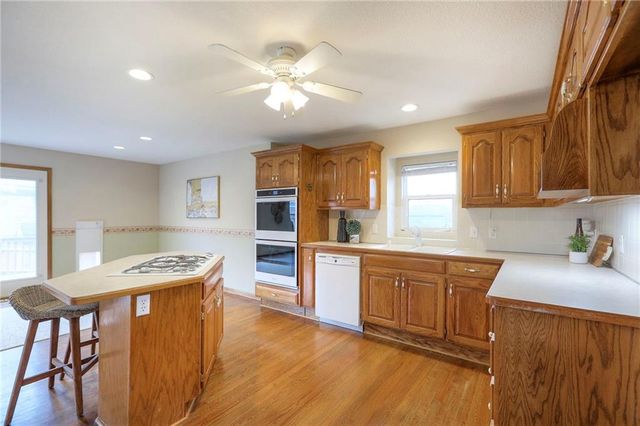 1105 Creekside Court, Raymore, MO 64083