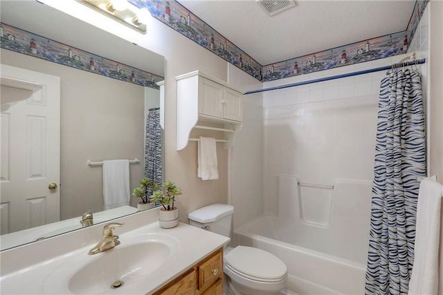 1105 Creekside Court, Raymore, MO 64083