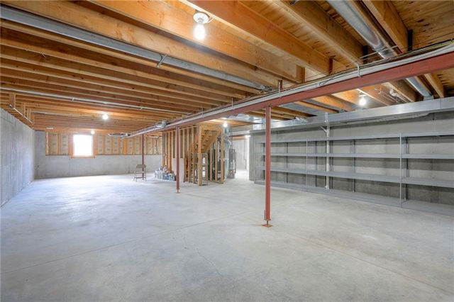 1105 Creekside Court, Raymore, MO 64083