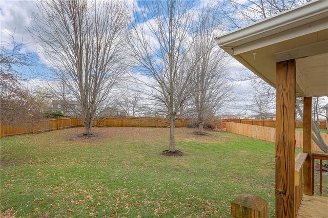 1105 Creekside Court, Raymore, MO 64083