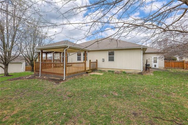 1105 Creekside Court, Raymore, MO 64083