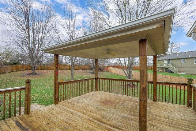 1105 Creekside Court, Raymore, MO 64083