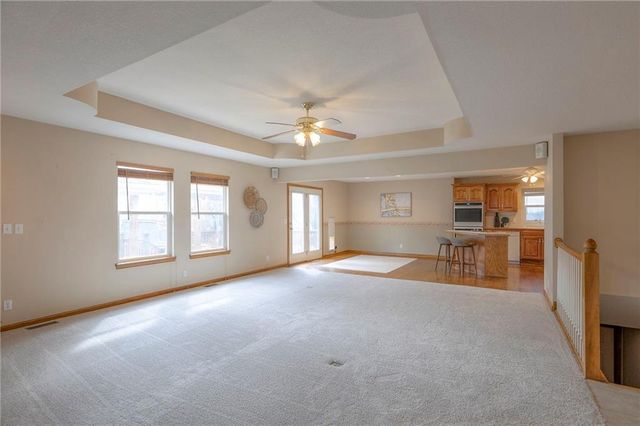 1105 Creekside Court, Raymore, MO 64083