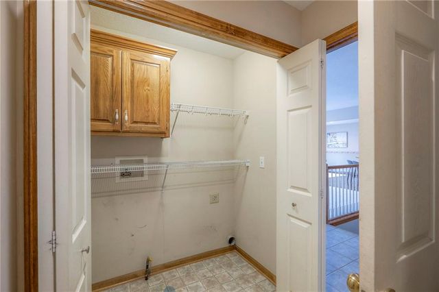 1105 Creekside Court, Raymore, MO 64083