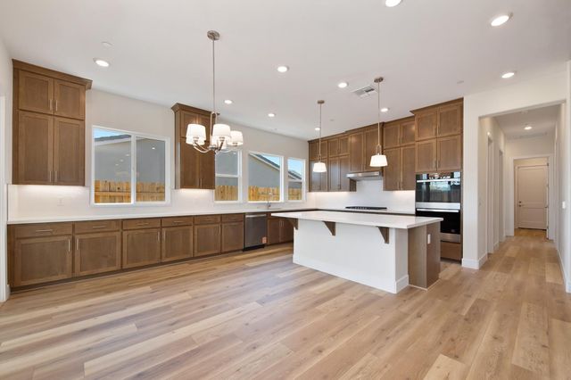 1207 Buck Ridge Dr, Rocklin, CA 95765