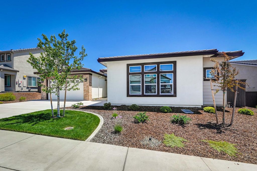 1207 Buck Ridge Dr, Rocklin, CA 95765