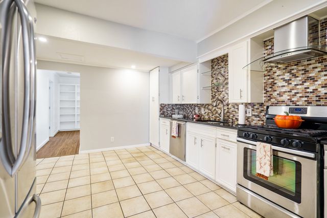 3135 Hedgerow Drive, Dallas, TX 75235