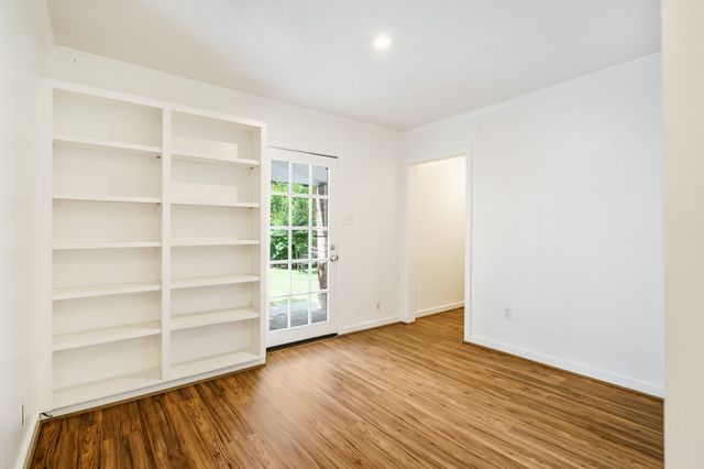 3135 Hedgerow Drive, Dallas, TX 75235