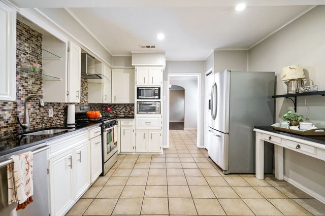 3135 Hedgerow Drive, Dallas, TX 75235