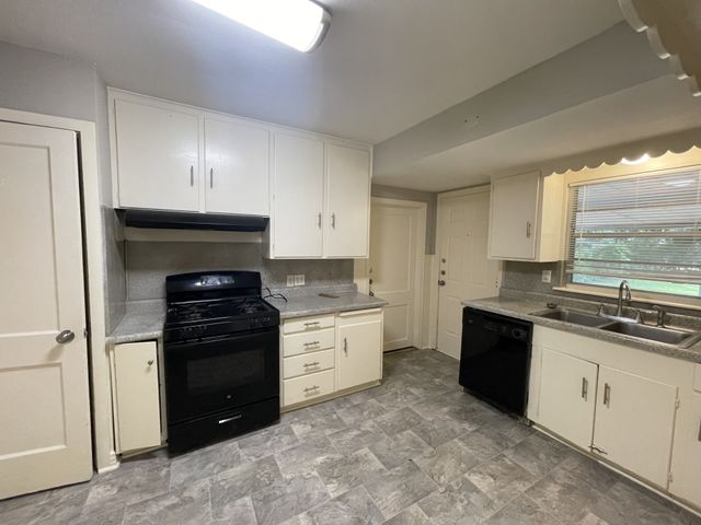 815 DUGAN Street, Arlington, TX 76010