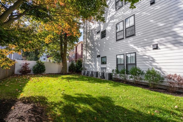 19 W Tremlett St 4, Boston, MA 02124