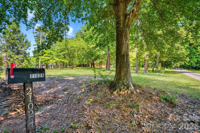 21024 Norman Shores Drive, Cornelius, NC 28031