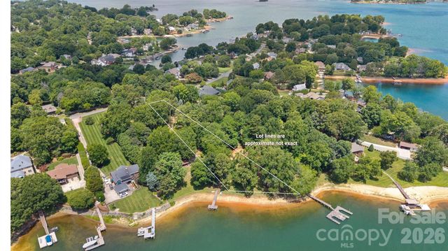 21024 Norman Shores Drive, Cornelius, NC 28031
